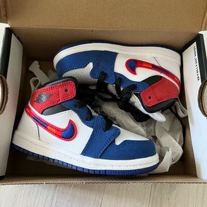 New In-Box Kids Jordan 1 Mid SE(TD) - never worn - Size 7 (child)